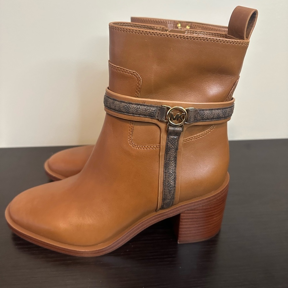 Michael Kors Mindy Block Boot Size 7